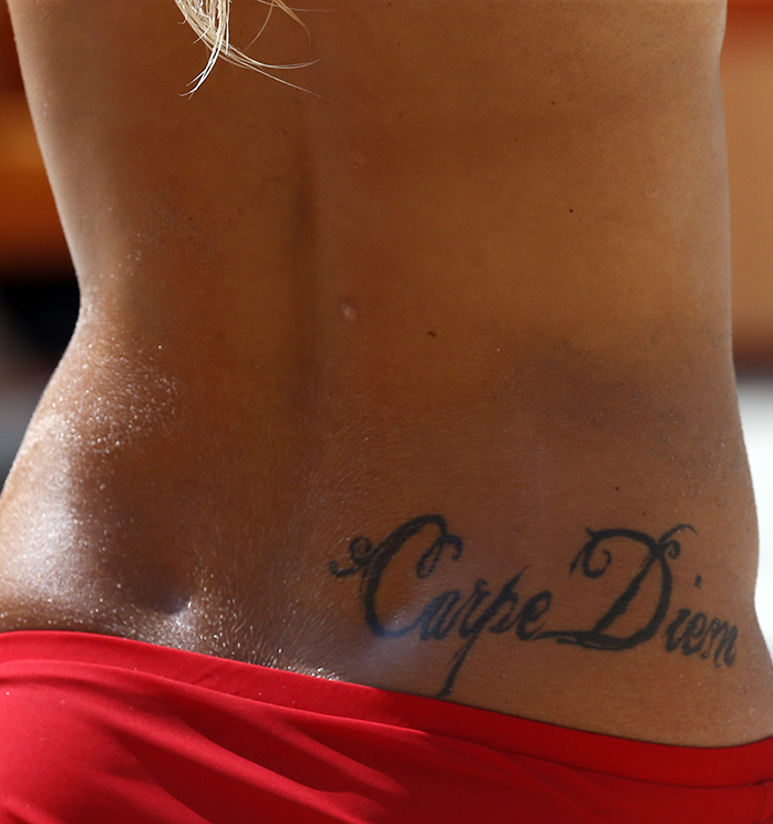 Carpe Diem es la expresión que lleva tatuada en su parte inferior de la espalda la jugadora de voleibol polaca, Monika Brzostek